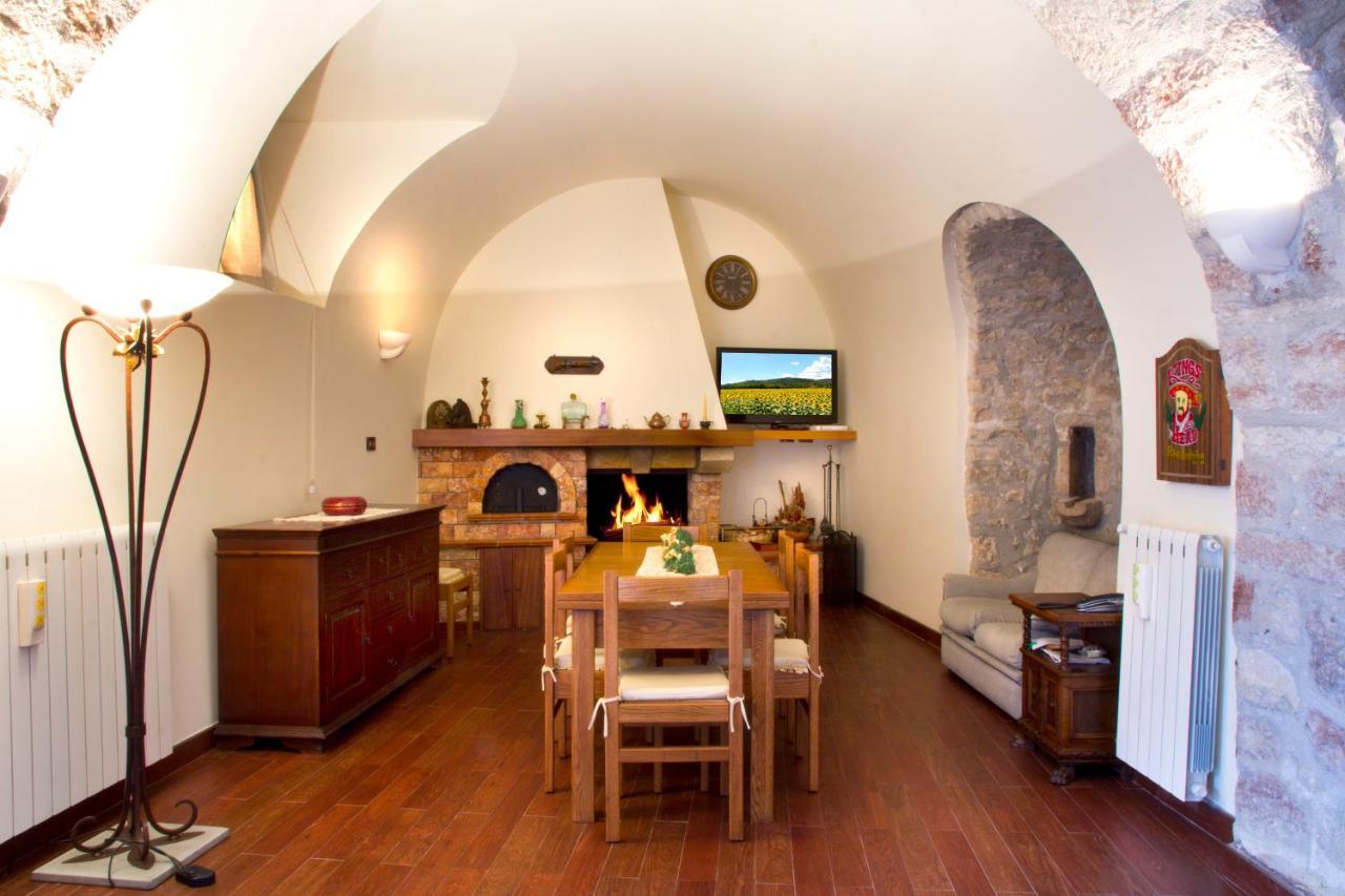 Villa Con Piscina "La Dogana Di Spoleto " 산타나톨리아디나르코 외부 사진