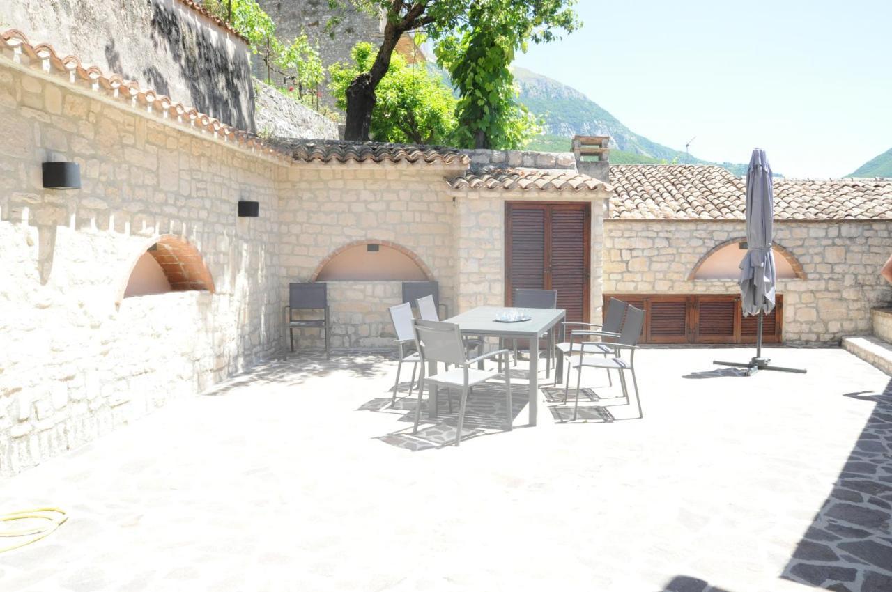 Villa Con Piscina "La Dogana Di Spoleto " 산타나톨리아디나르코 외부 사진
