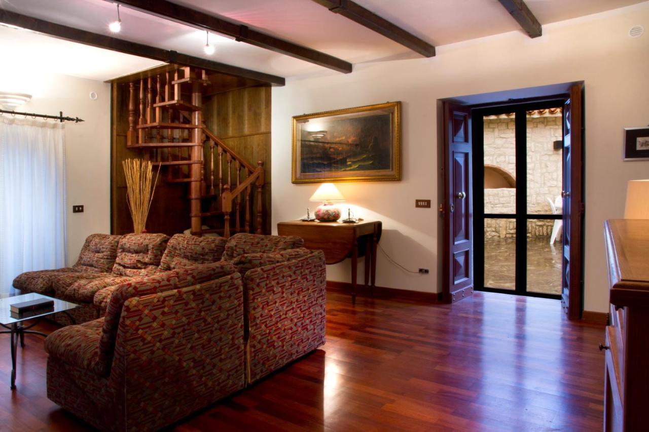 Villa Con Piscina "La Dogana Di Spoleto " 산타나톨리아디나르코 외부 사진