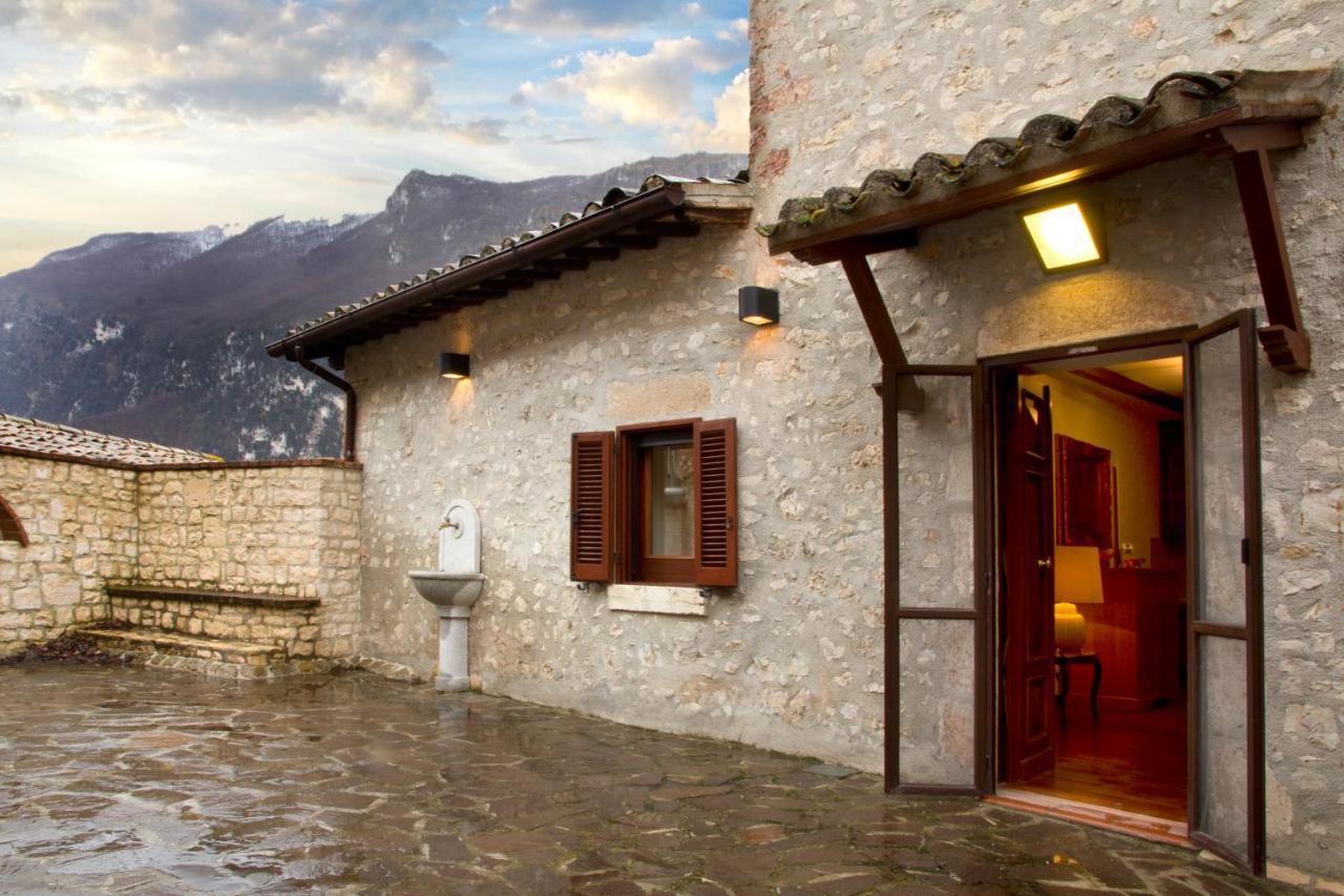 Villa Con Piscina "La Dogana Di Spoleto " 산타나톨리아디나르코 외부 사진